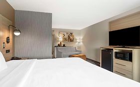 Comfort Suites At Westgate Mall